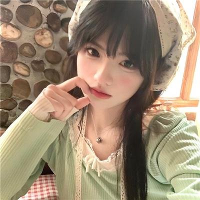 蜜丝炸弹海报